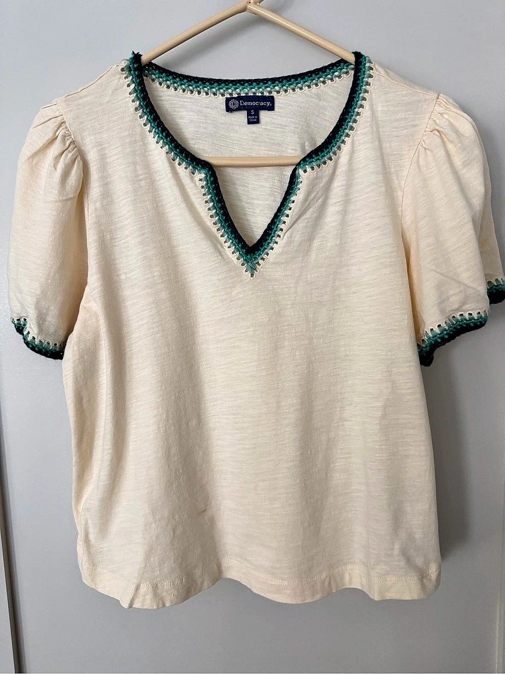 Democracy Women’s Puff Sleeve Blouse Cream w blue & green stitching collar